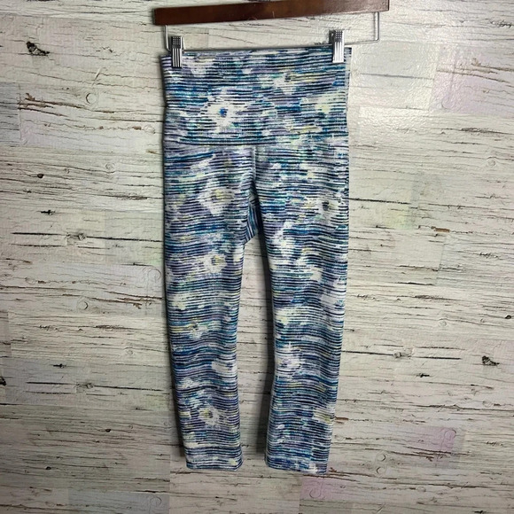 Lululemon blue white high rise leggings crop size 4
